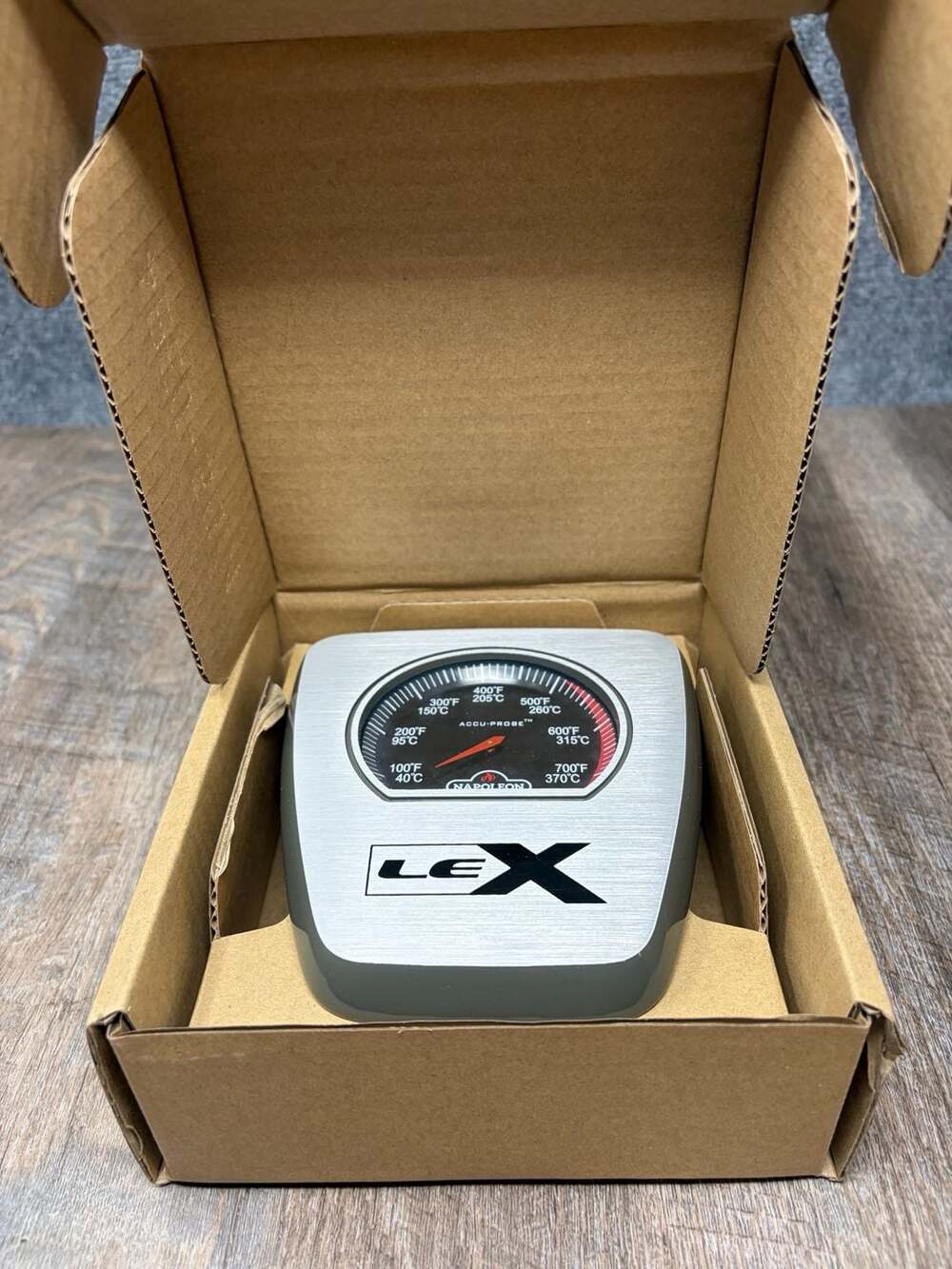 Napoleon Grill Part # N685-0009-SER - Temperature Gauge-100-700 degrees NEW